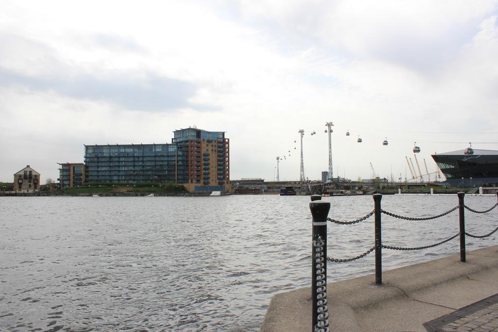 Royal Victoria Docks Apartment London Exterior photo