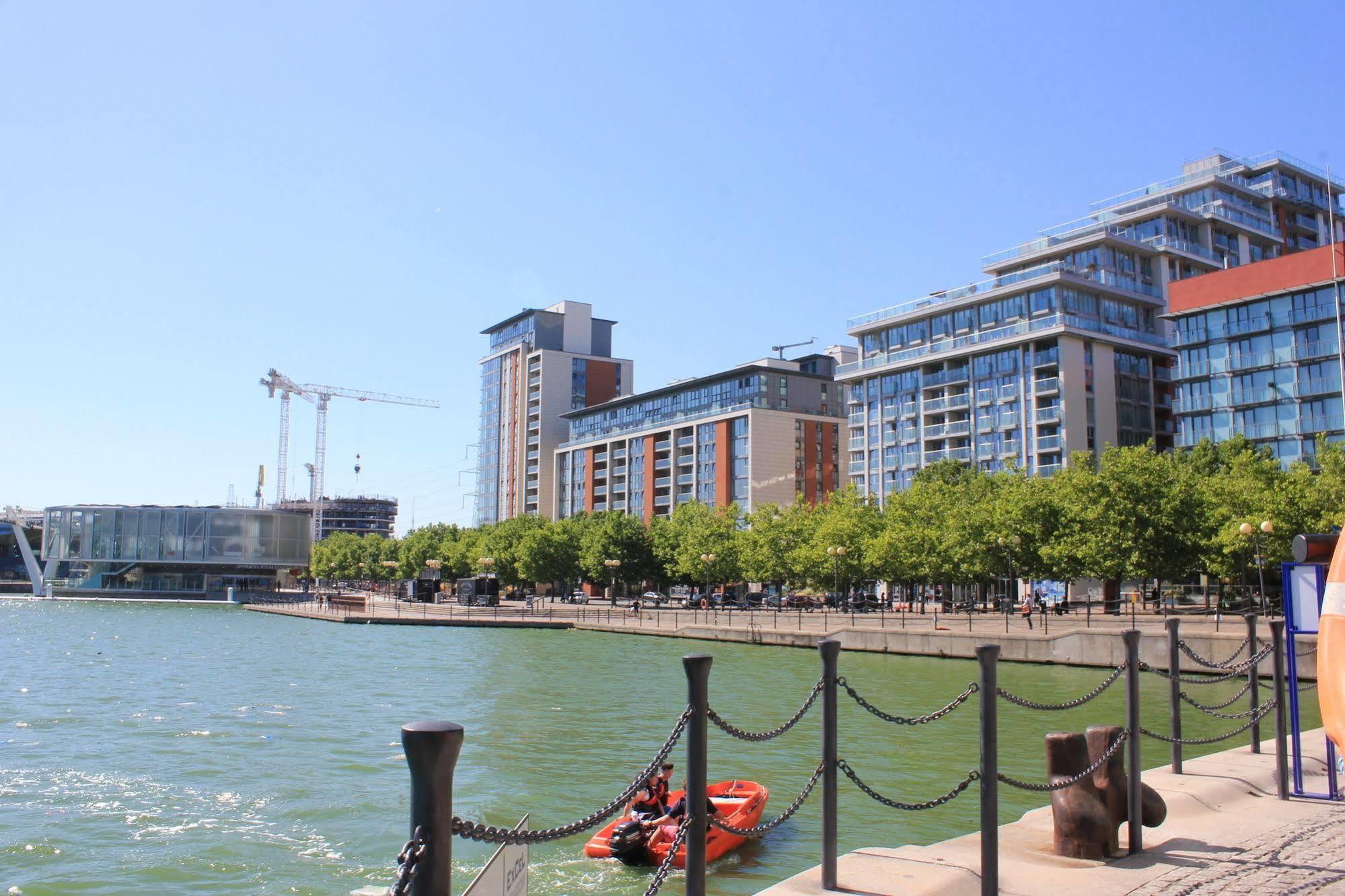 Royal Victoria Docks Apartment London Exterior photo